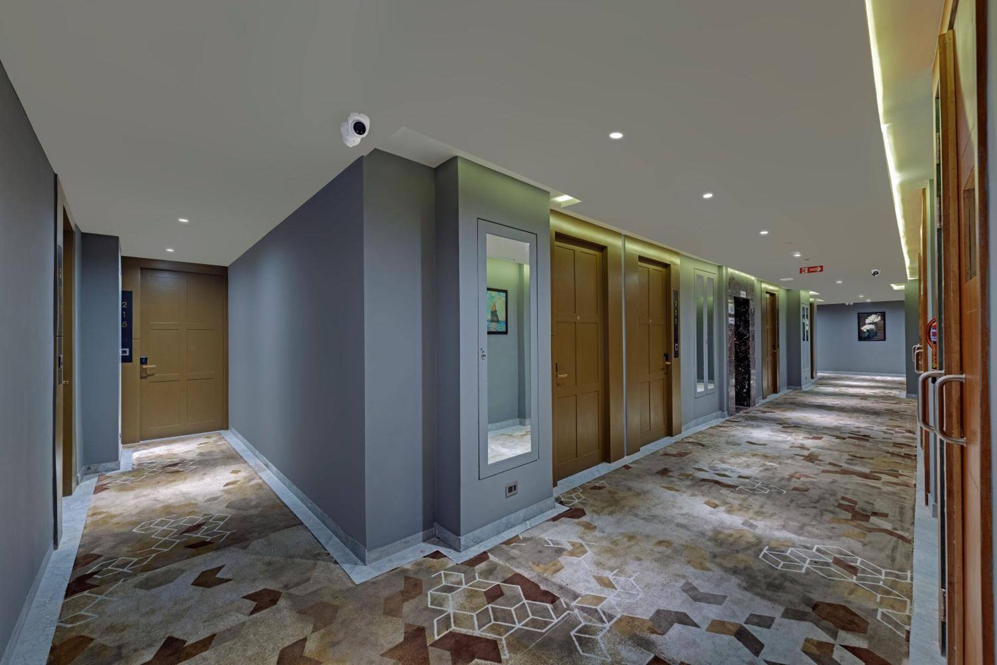 Click Collection Grand Gateway Varanasi Exterior photo